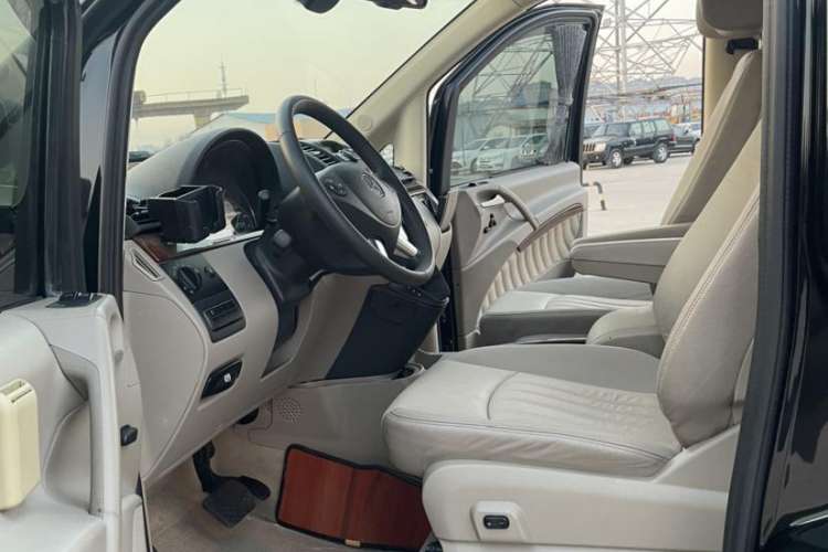 Used Mercedes-Benz Viano 2013 3.0L Navigator Edition Interior 5