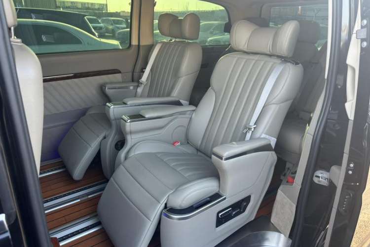 Used Mercedes-Benz Viano 2013 3.0L Comfort Edition Interior 5