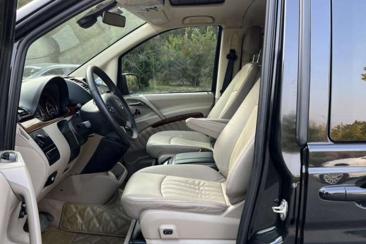Used Mercedes-Benz Viano 2013 3.5L Haoci version Interior 5