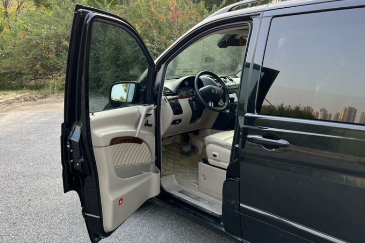 Used Mercedes-Benz Viano 2013 3.5L Haoci version Interior 8