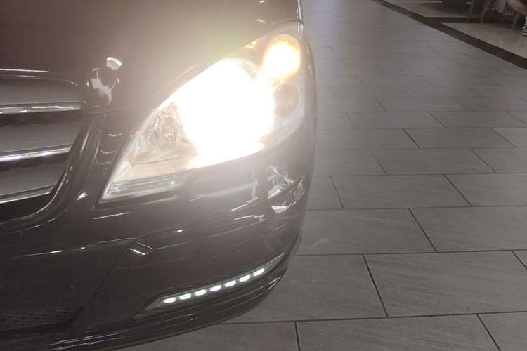 Used Mercedes-Benz Viano 2013 3.0L Comfort Edition Left Front Headlight