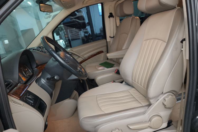 Used Mercedes-Benz Viano 2013 3.0L Hospitality Edition Left Front Seat