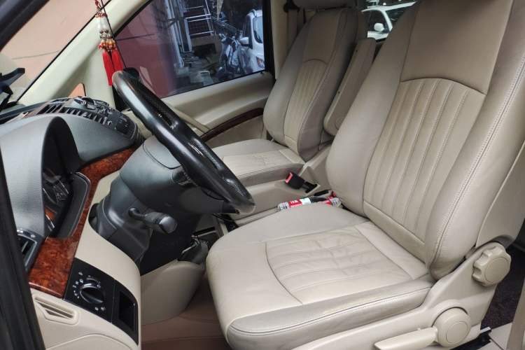 Used Mercedes-Benz Viano 2013 3.0L Comfort Edition Left Front Seat