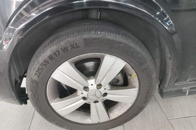 Used Mercedes-Benz Viano 2013 3.0L Comfort Edition Left Front Wheel Hub