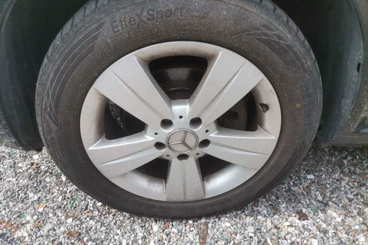 Used Mercedes-Benz Viano 2013 3.0L Comfort Edition Left Front Wheel Hub