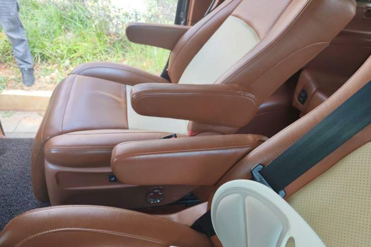 Used Mercedes-Benz Viano 2013 3.0L Navigator Edition Left Rear Seat