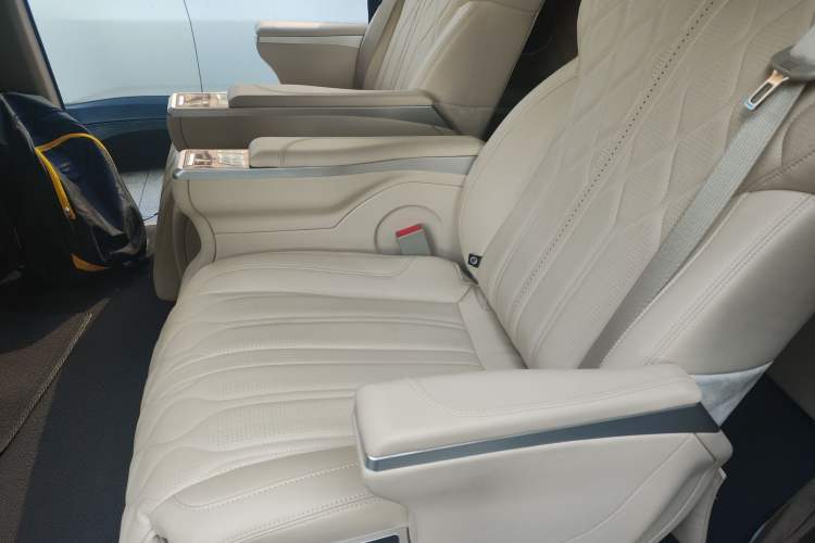 Used Mercedes-Benz Viano 2013 3.0L Comfort Edition Left Rear Seat