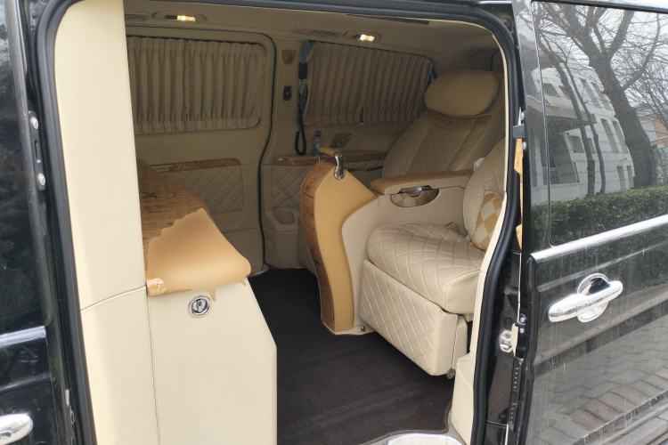 Used Mercedes-Benz Viano 2013 3.0L Hospitality Edition Left Rear Seat