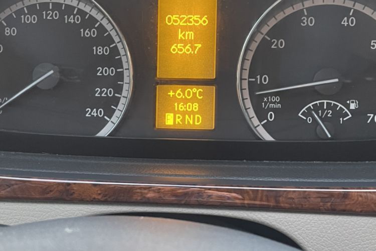 Used Mercedes-Benz Viano 2013 3.0L Navigator Edition Odometer Close Up