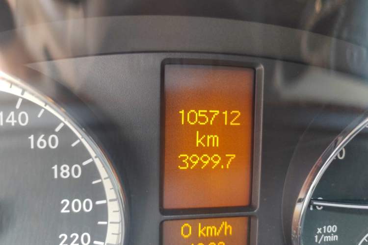 Used Mercedes-Benz Viano 2013 3.0L Comfort Edition Odometer Close Up