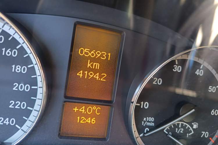 Used Mercedes-Benz Viano 2013 3.0L Comfort Edition Odometer Close Up