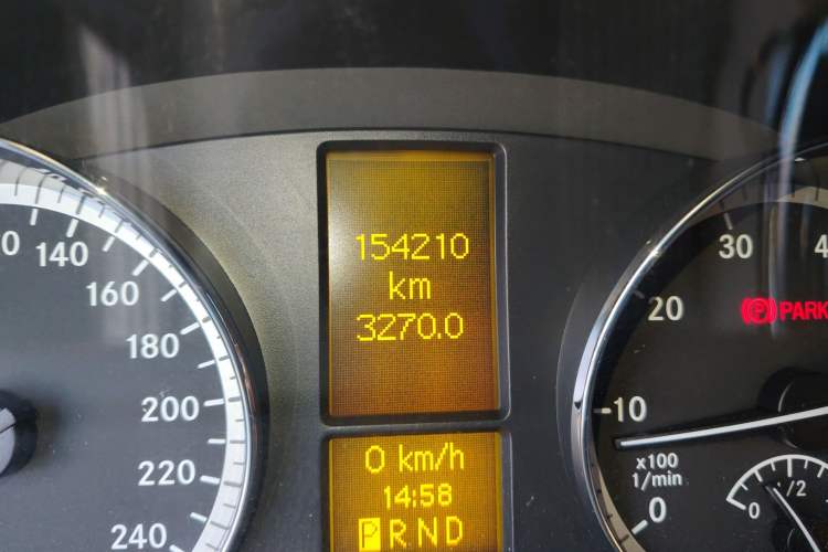 Used Mercedes-Benz Viano 2013 3.0L Navigator Edition Odometer Close Up