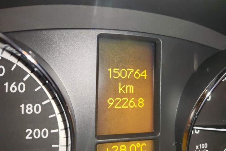 Used Mercedes-Benz Viano 2013 3.0L Comfort Edition Odometer Close Up