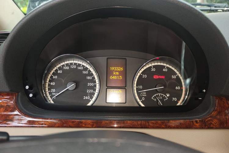 Used Mercedes-Benz Viano 2013 3.0L Navigator Edition Odometer Close Up