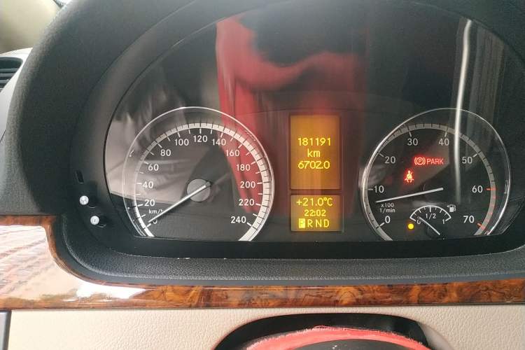 Used Mercedes-Benz Viano 2013 3.0L Navigator Edition Odometer Close Up