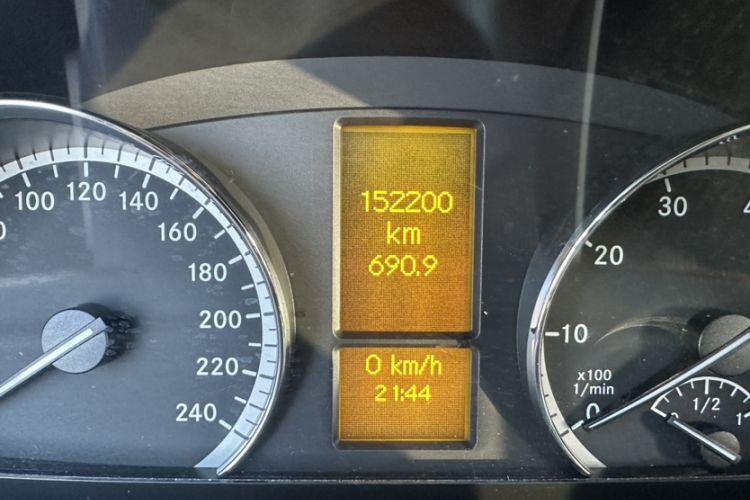 Used Mercedes-Benz Viano 2013 3.0L Comfort Edition Odometer Close Up