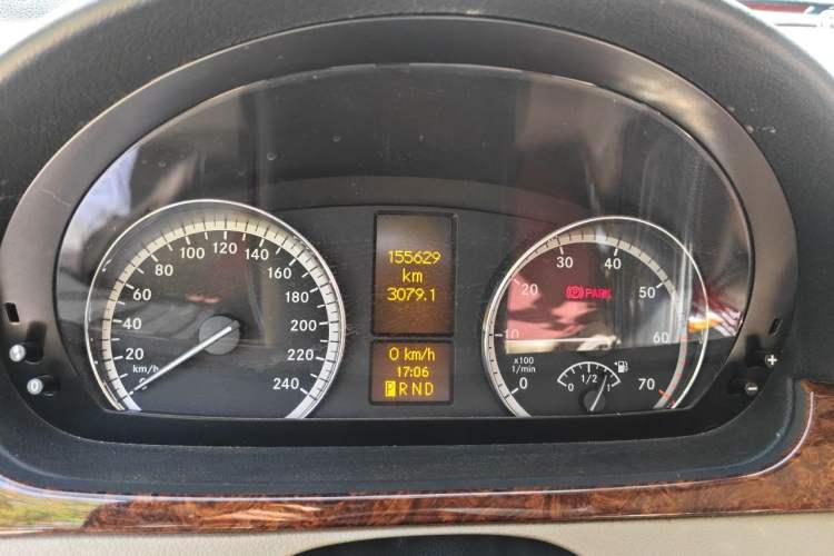 Used Mercedes-Benz Viano 2013 3.5L Haoci version Odometer Close Up
