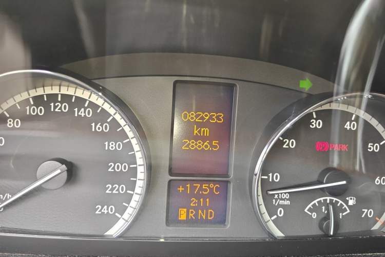 Used Mercedes-Benz Viano 2013 3.5L Haoci version Odometer Close Up