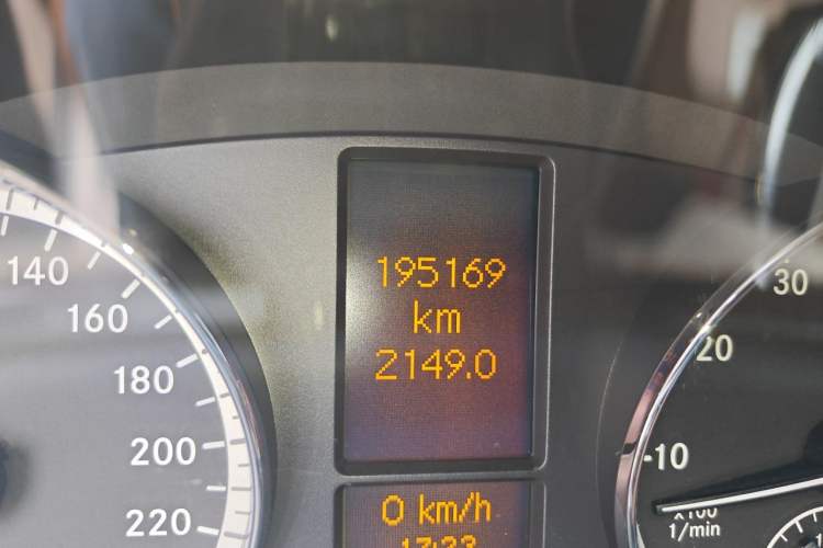 Used Mercedes-Benz Viano 2013 3.0L Comfort Edition Odometer Close Up