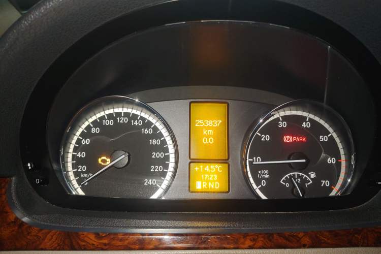 Used Mercedes-Benz Viano 2013 3.0L Comfort Edition Odometer Close Up