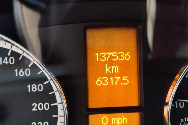 Used Mercedes-Benz Viano 2013 3.0L Comfort Edition Odometer Close Up
