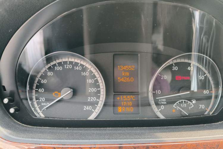 Used Mercedes-Benz Viano 2013 3.5L Haoci version Odometer Close Up