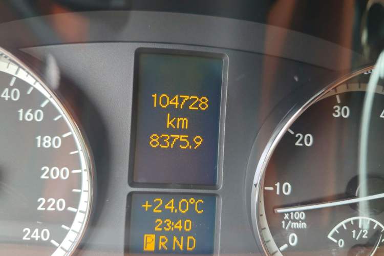 Used Mercedes-Benz Viano 2013 3.0L Navigator Edition Odometer Close Up