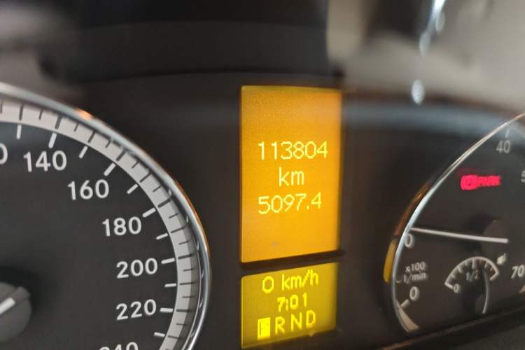 Used Mercedes-Benz Viano 2013 3.0L Navigator Edition Odometer Close Up