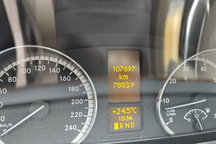 Used Mercedes-Benz Viano 2013 3.0L Comfort Edition Odometer Close Up
