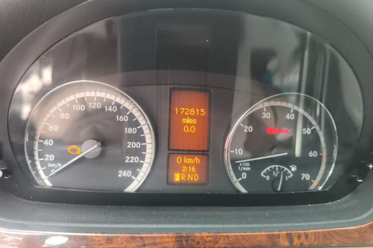 Used Mercedes-Benz Viano 2013 3.0L Comfort Edition Odometer Close Up