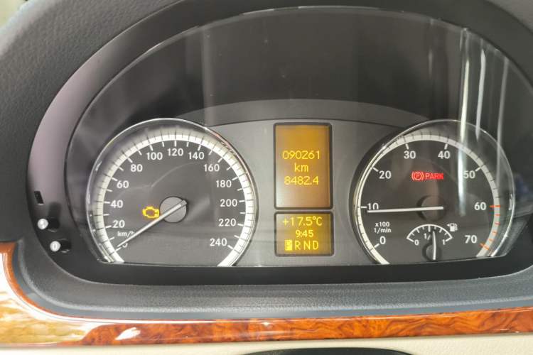 Used Mercedes-Benz Viano 2013 3.0L Comfort Edition Odometer Close Up