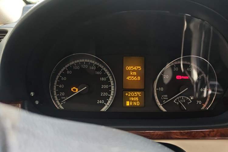 Used Mercedes-Benz Viano 2013 3.0L Navigator Edition Odometer Close Up