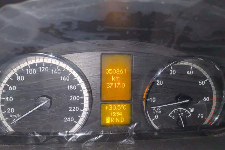 Used Mercedes-Benz Viano 2013 3.0L Comfort Edition Odometer Close Up