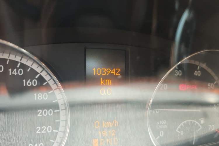Used Mercedes-Benz Viano 2013 3.0L Navigator Edition Odometer Close Up