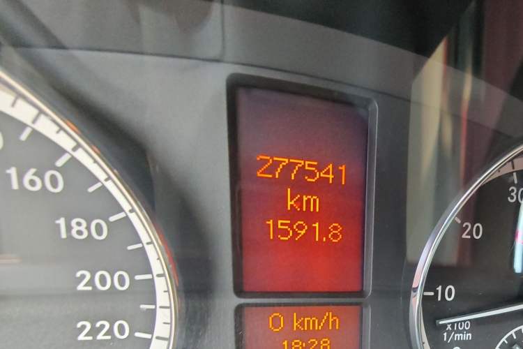Used Mercedes-Benz Viano 2013 3.5L Haoci version Odometer Close Up