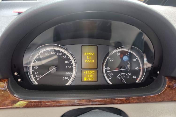 Used Mercedes-Benz Viano 2013 3.0L Navigator Edition Odometer Close Up