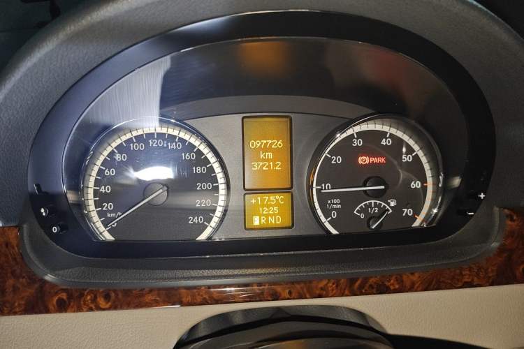 Used Mercedes-Benz Viano 2013 3.0L Comfort Edition Odometer Close Up