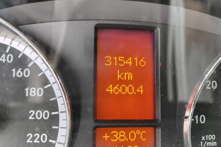 Used Mercedes-Benz Viano 2013 3.0L Comfort Edition Odometer Close Up