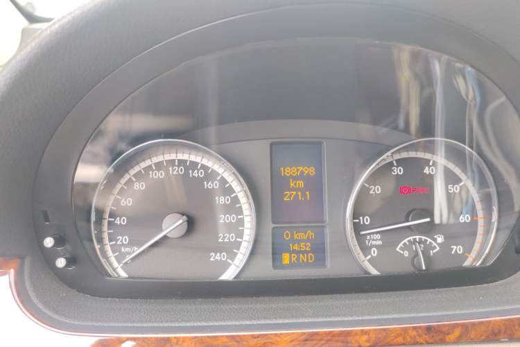 Used Mercedes-Benz Viano 2013 3.0L Hospitality Edition Odometer Close Up