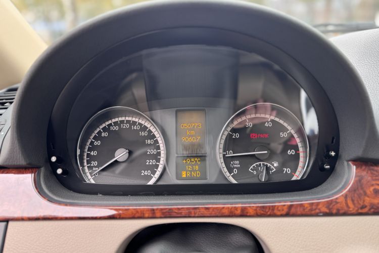 Used Mercedes-Benz Viano 2013 3.0L Comfort Edition Odometer Close Up