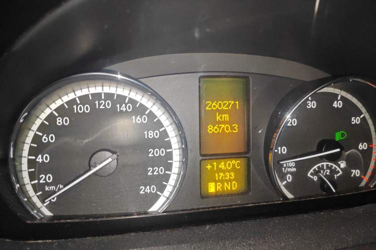 Used Mercedes-Benz Viano 2013 3.0L Navigator Edition Odometer Close Up