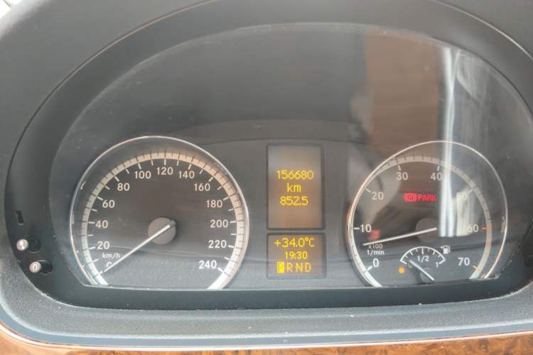 Used Mercedes-Benz Viano 2013 3.0L Hospitality Edition Odometer Close Up