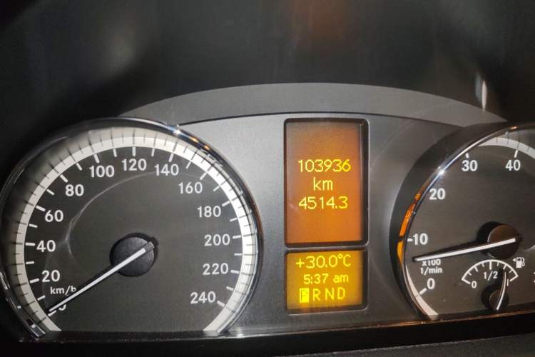 Used Mercedes-Benz Viano 2013 3.0L Comfort Edition Odometer Close Up