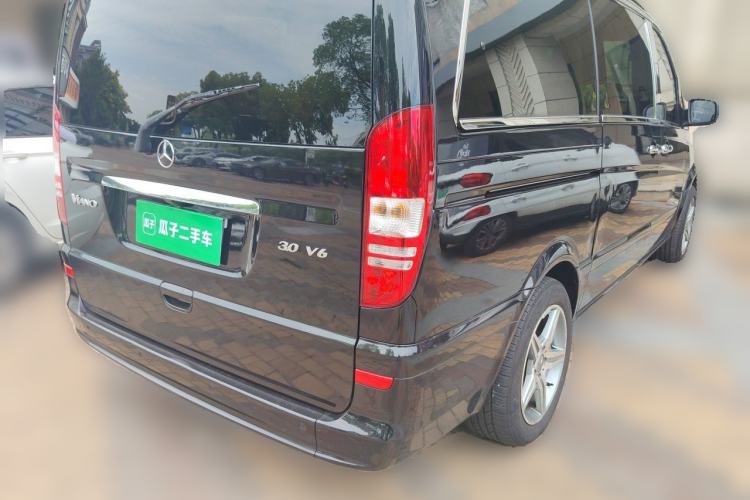 Used Mercedes-Benz Viano 2013 3.0L Navigator Edition Rear Right 45 Deg