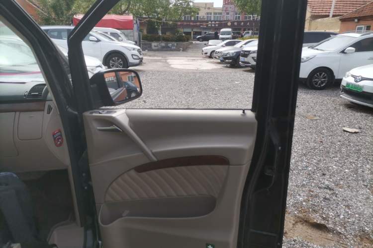Used Mercedes-Benz Viano 2013 3.0L Comfort Edition Right Front Door Interior