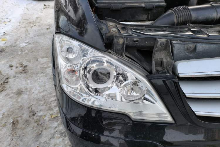 Used Mercedes-Benz Viano 2013 3.0L Navigator Edition Right Front Headlight