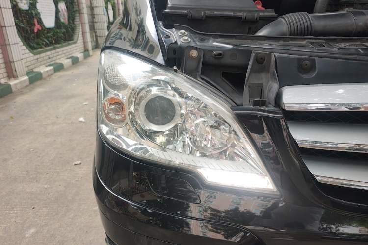 Used Mercedes-Benz Viano 2013 3.0L Navigator Edition Right Front Headlight