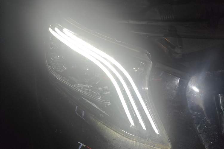 Used Mercedes-Benz Viano  Right Front Headlight