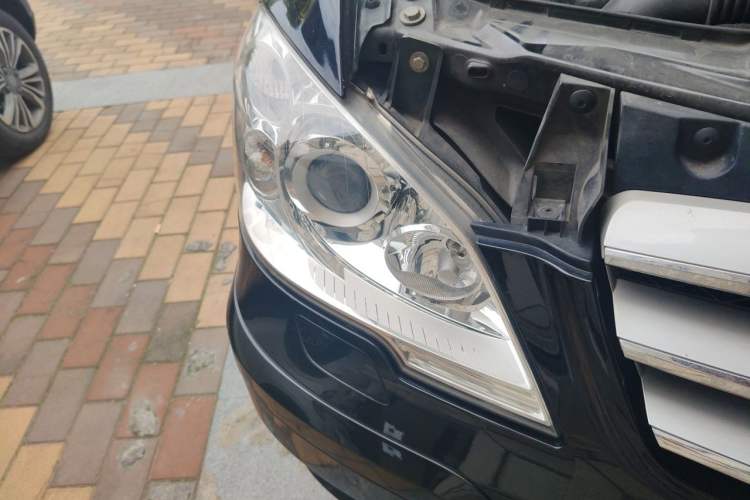 Used Mercedes-Benz Viano 2013 3.0L Navigator Edition Right Front Headlight