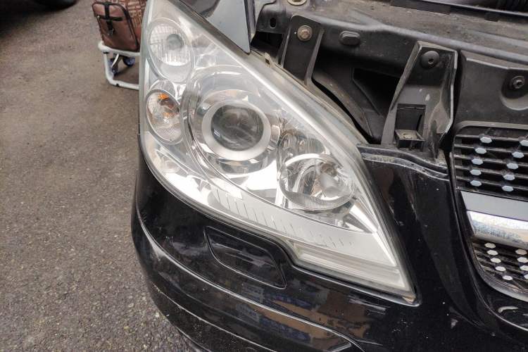 Used Mercedes-Benz Viano 2013 3.0L Navigator Edition Right Front Headlight